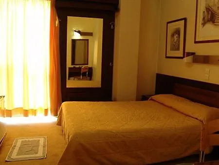 Hotel Claridge 2*